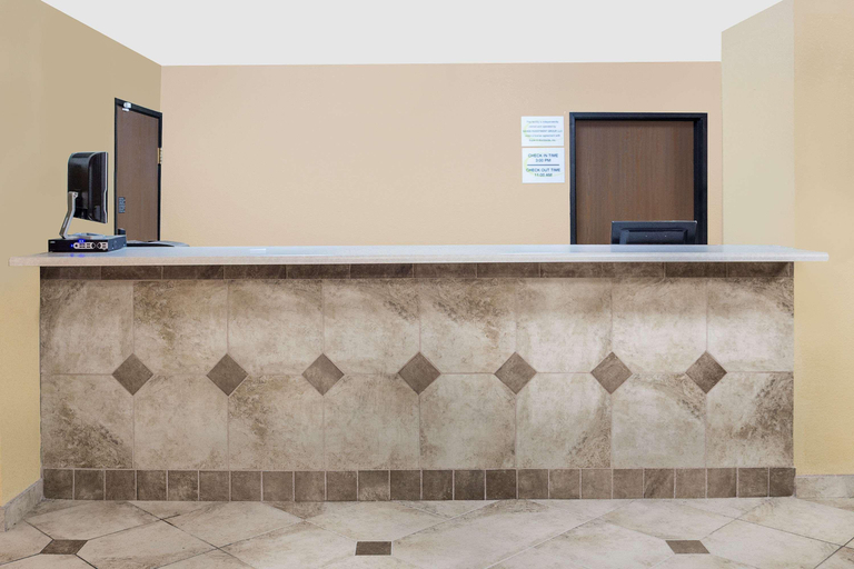 Public Area, Super 8 by Wyndham Sheboygan WI, Sheboygan