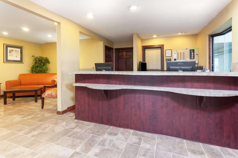 Public Area 2, Days Inn by Wyndham Maumee/Toledo, Lucas