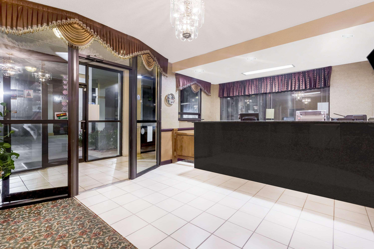 Public Area 3, Howard Johnson by Wyndham Perry GA, Houston