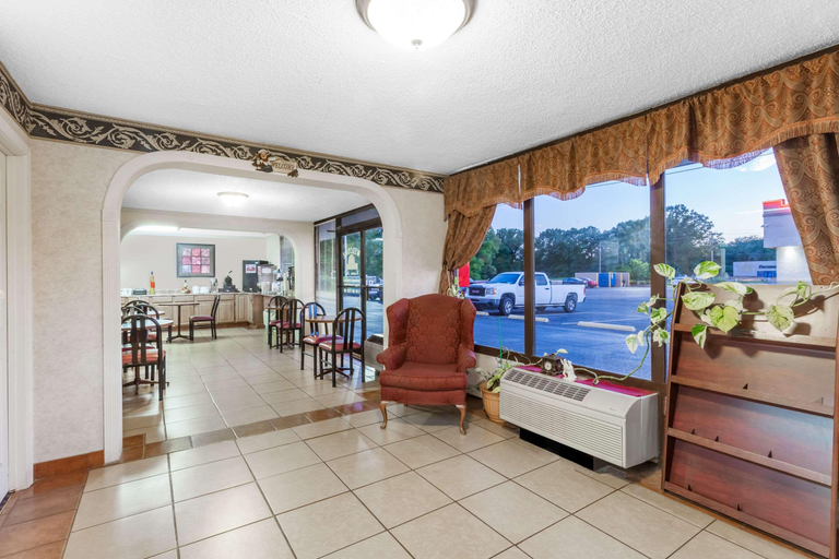 Public Area 2, Days Inn by Wyndham Martin, Weakley