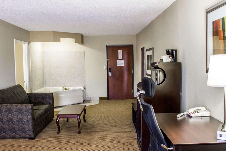 Bedroom 4, Quality Inn & Suites, Wilson