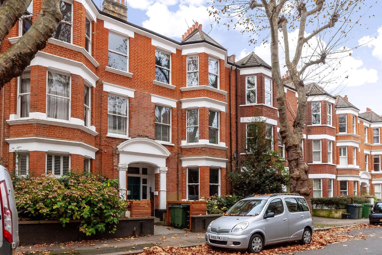 Exterior & Views 2, Cosy and Spacious Home, London