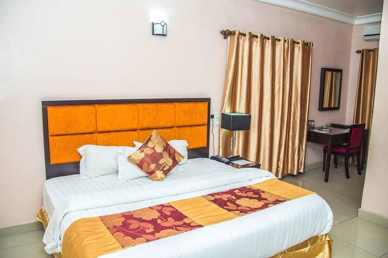 Bedroom 1, Royal Crest Hotels and Suites, Obio/Akp