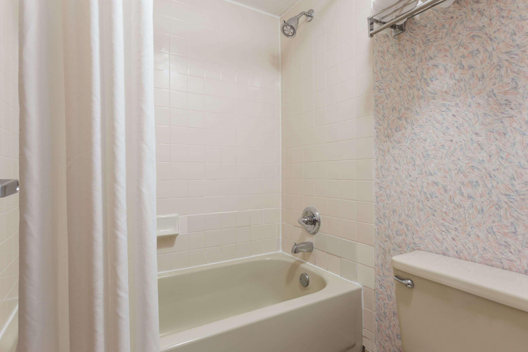 Bathroom 5, Ramada by Wyndham Portland, Multnomah