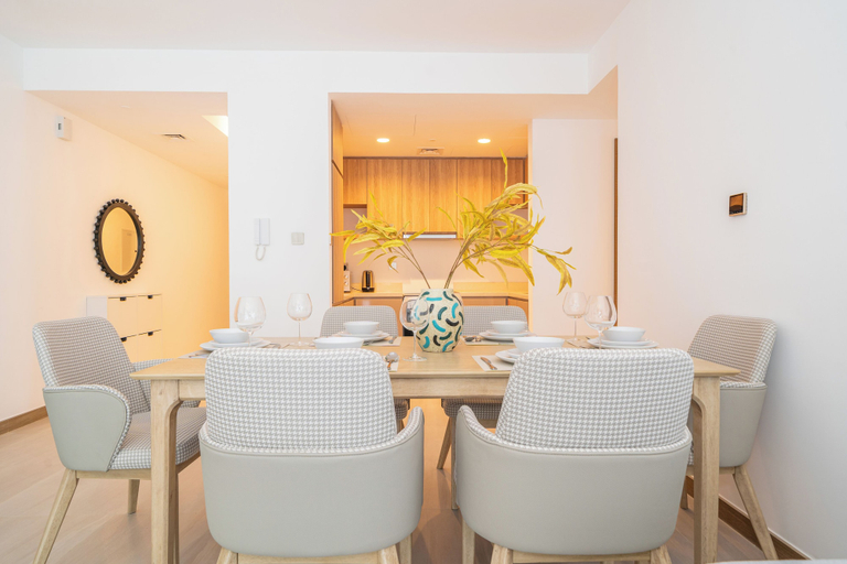 Food & Drinks, Stunning 2BR Apt – High-Floor with Breathtaking Views, Dubai