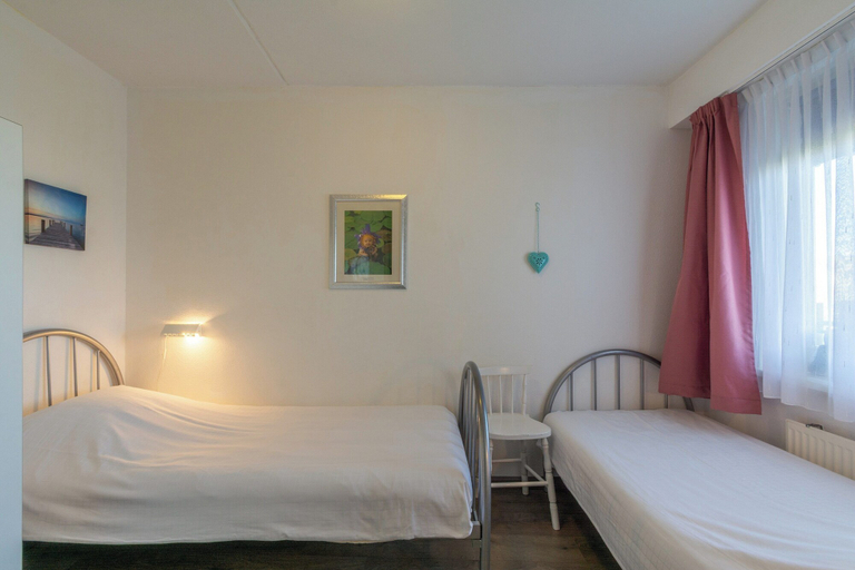 Bedroom 2, Strandslag 157 apartment for 4 guests near sea, Den Helder