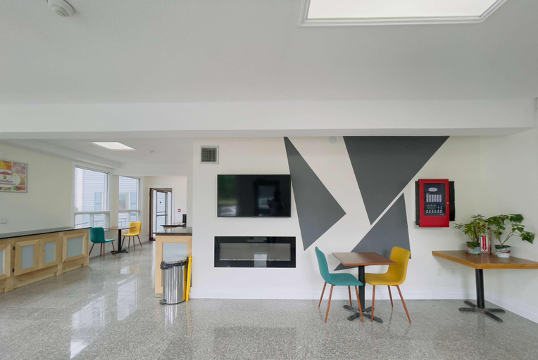Public Area 5, Super 8 by Wyndham Pembroke, Renfrew