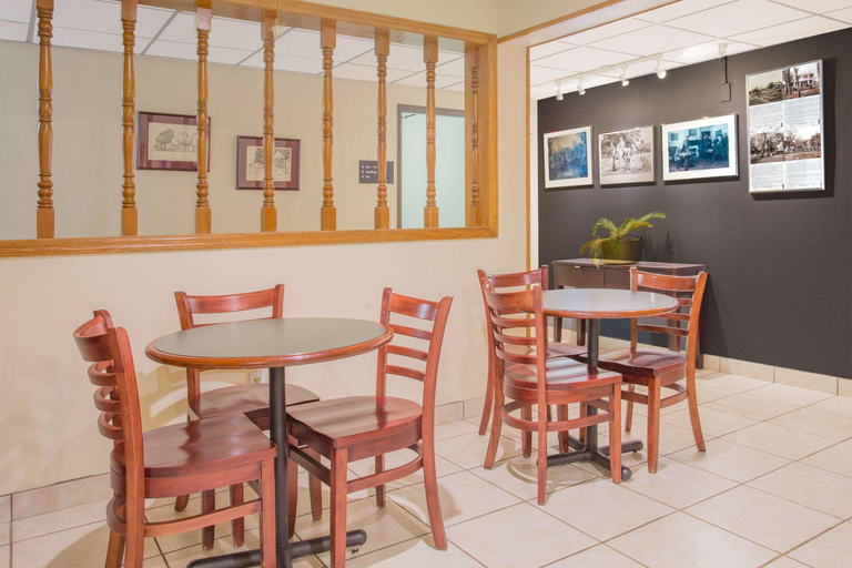 Public Area 2, Super 8 by Wyndham Appomattox VA, Appomattox