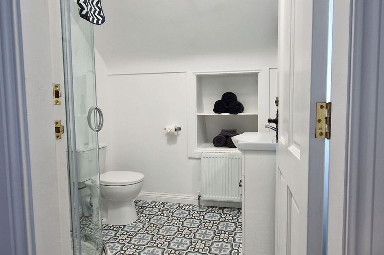 Bathroom 3, 2 Bed Cottage-sleeps 4-private Garden-parking, Fermanagh and Omagh