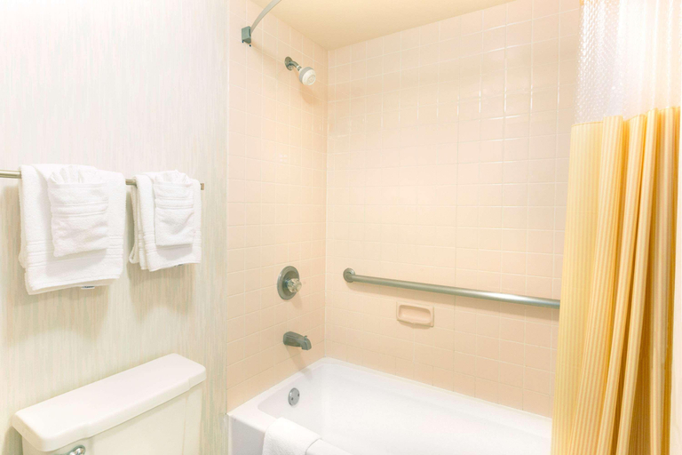 Bathroom 4, Days Inn by Wyndham Richmond, Madison