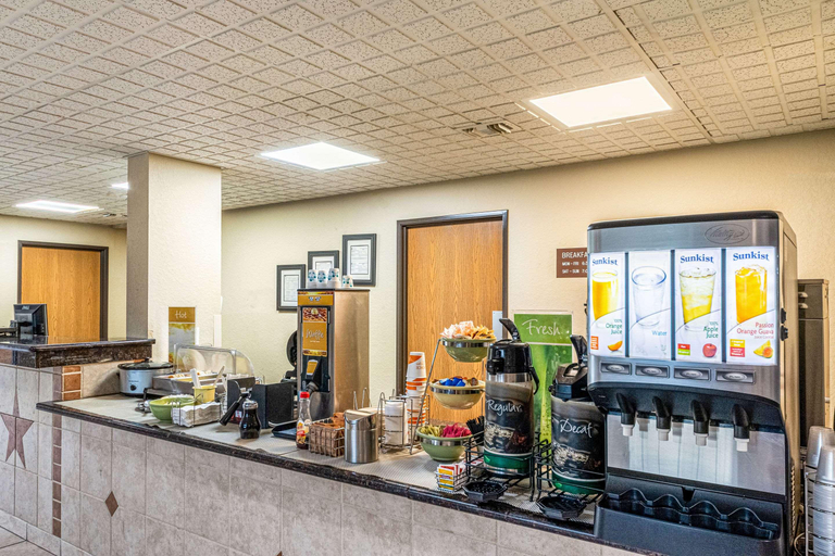 Food & Drinks 5, Quality Suites San Antonio Brooks City Base, Bexar