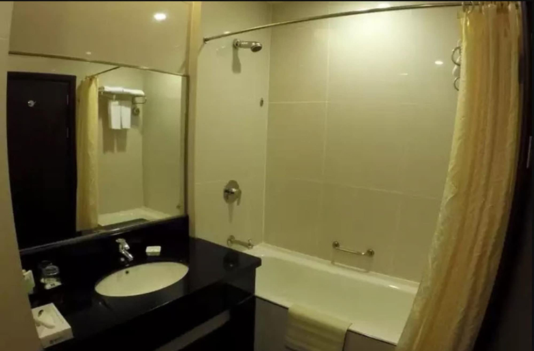 Bathroom 4, Imperial Palace Hotel Miri, Miri