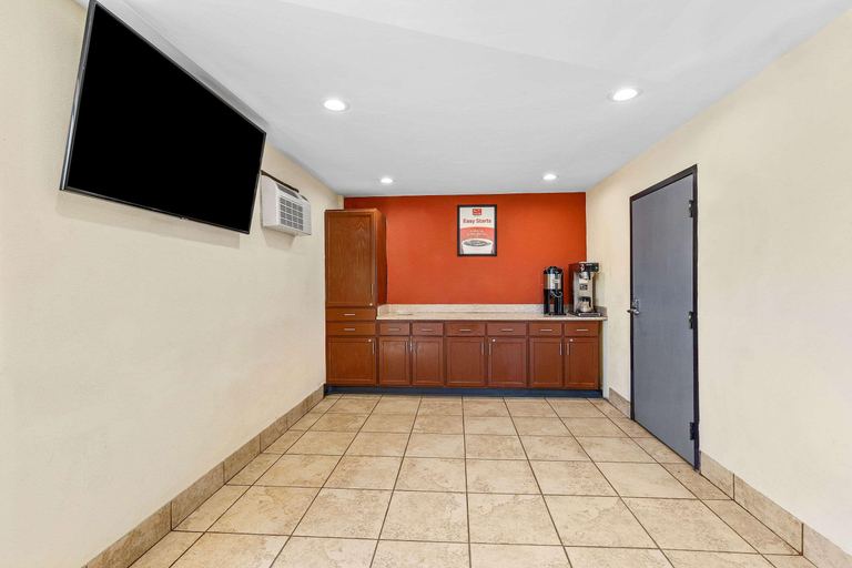 Public Area 2, Econo Lodge Akron Copley Northwest, Summit