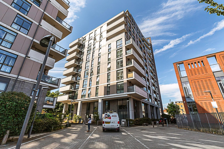 Exterior & Views 2, Stylish Canary Wharf Retreat For 2, London