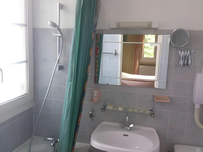 Bathroom 4, Hotel Au Colombier Du Touron, Lot-et-Garonne