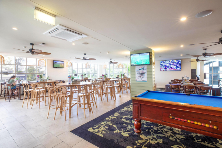 Food & Drinks 5, Nightcap at Commercial Hotel, Gold Coast