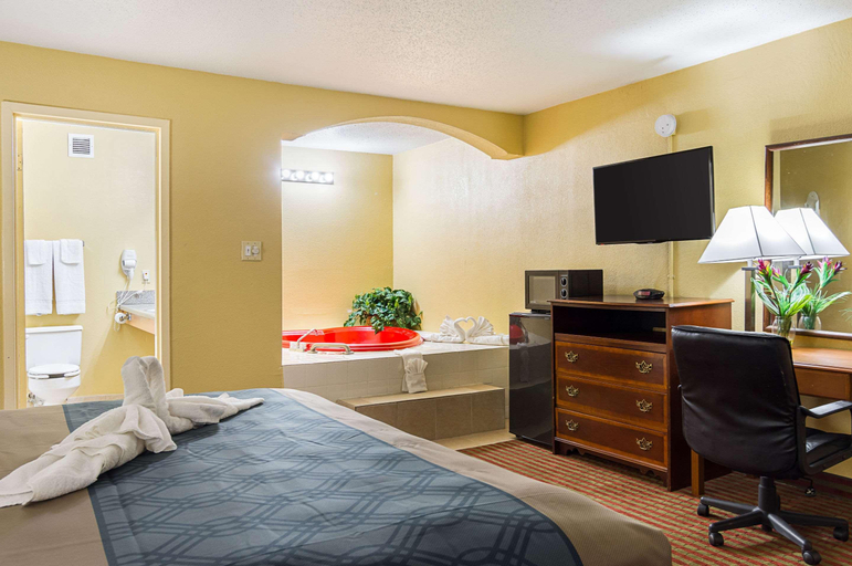 Bedroom 2, EconoLodge Jacksonville Little Rock Air Force Base, Pulaski