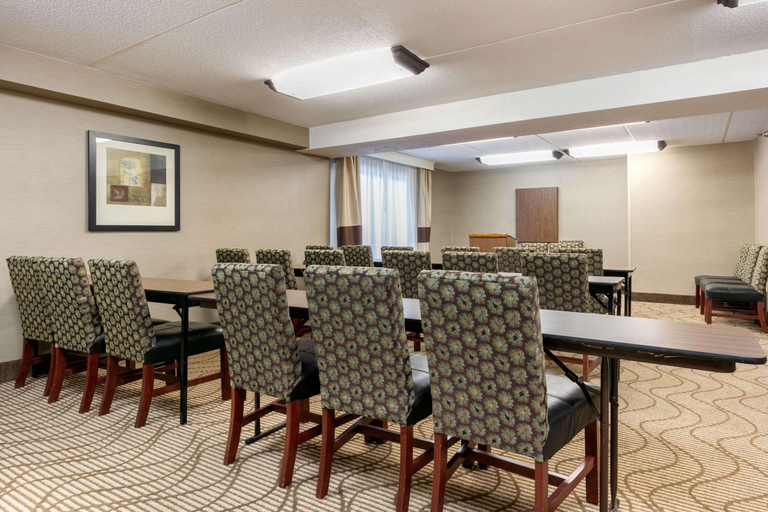 Food & Drinks 5, Comfort Inn Downtown, Hamilton