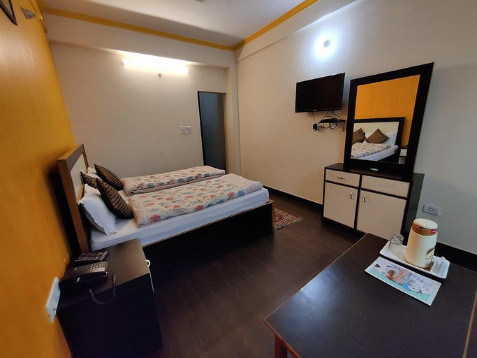 Bedroom 5, Hotel Himadri, Almora