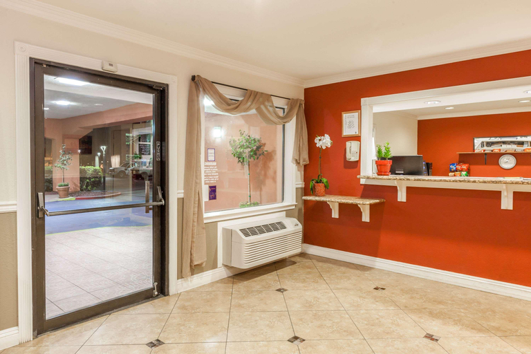 Public Area 3, Super 8 by Wyndham Bakersfield/Central, Kern