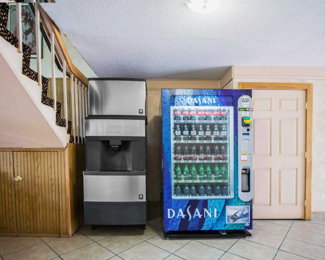 Food & Drinks 5, Quality Inn Buffalo, Johnson