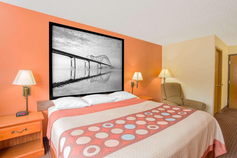 Bedroom 3, Super 8 by Wyndham Waverly, Bremer