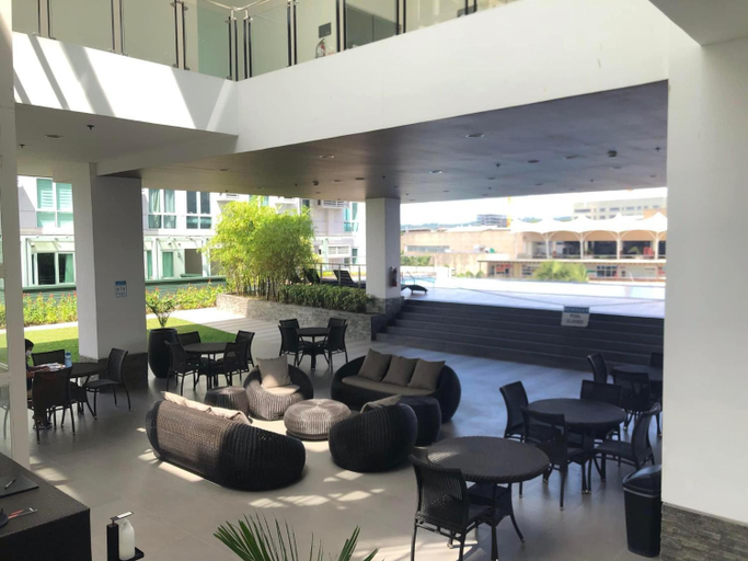 Others 2, Abreeza Place Studio Unit (WiFi and NetFlix), Davao City