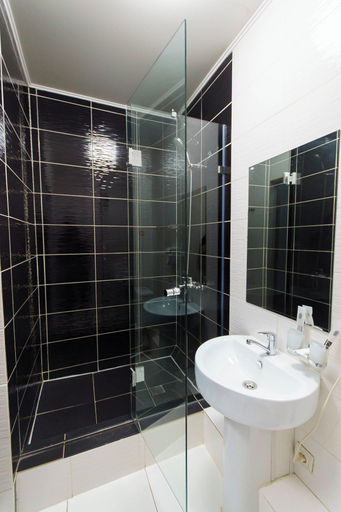 Bathroom 4, Premier Inn, Astana City