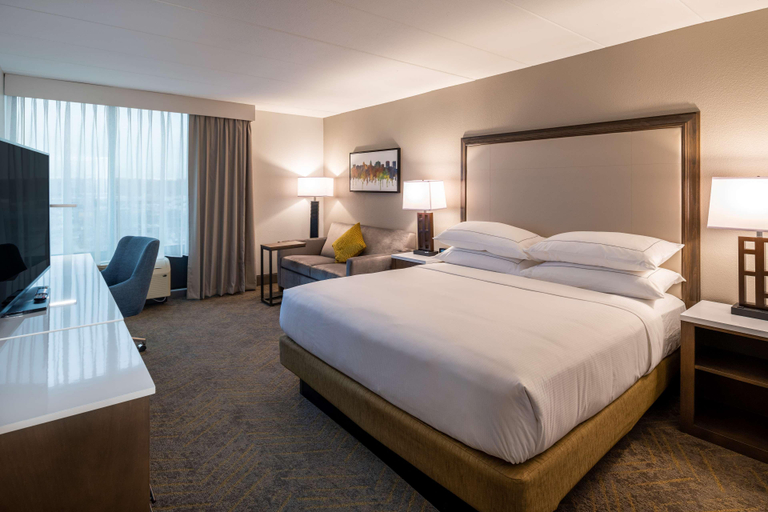 Bedroom 3, DoubleTree by Hilton Madison East, WI, Dane