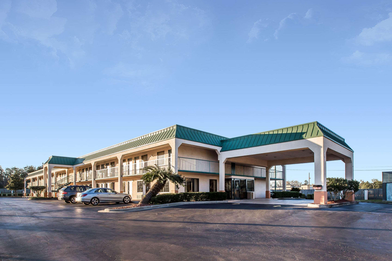 Exterior & Views 1, Quality Inn Byron, Peach