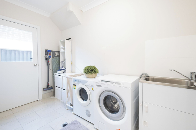 Bathroom 5, Kozyguru | Marsden Park | Charming 5Bed + Backyard, Blacktown - North