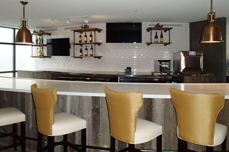 Food & Drinks, enVision Hotel Boston-Everett, Middlesex