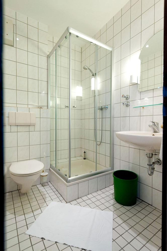 Bathroom 3, Hotel Am Sonnenhang, Kassel