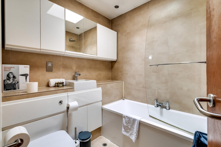 Bathroom 4, Tufnell Park Hideaway, London