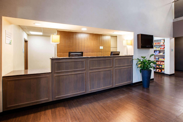 Public Area 2, Wingate by Wyndham Roseville/Detroit, Macomb