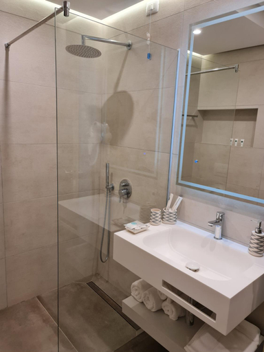 Bathroom 3, Hotel Aross, Vlorës