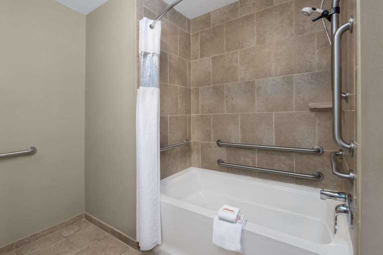 Bathroom 4, Baymont By Wyndham Minot, Ward