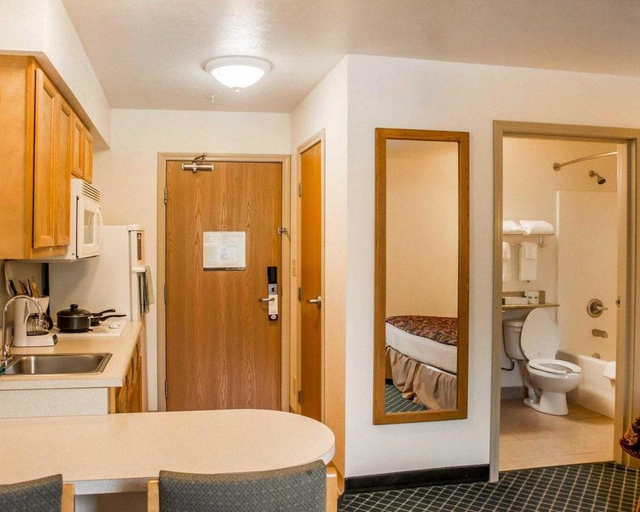 Bathroom 4, Birch Hill Suites Dayton - WP AFB, Greene