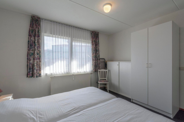 Bedroom 2, Beach Apartment 5 for 4 guests in Callanstoog, Zijpe