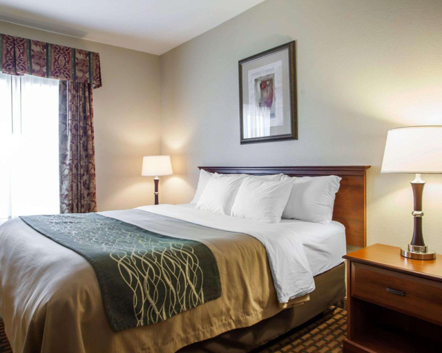 Bedroom 3, Comfort Inn & Suites Harrisonville, Kansas City