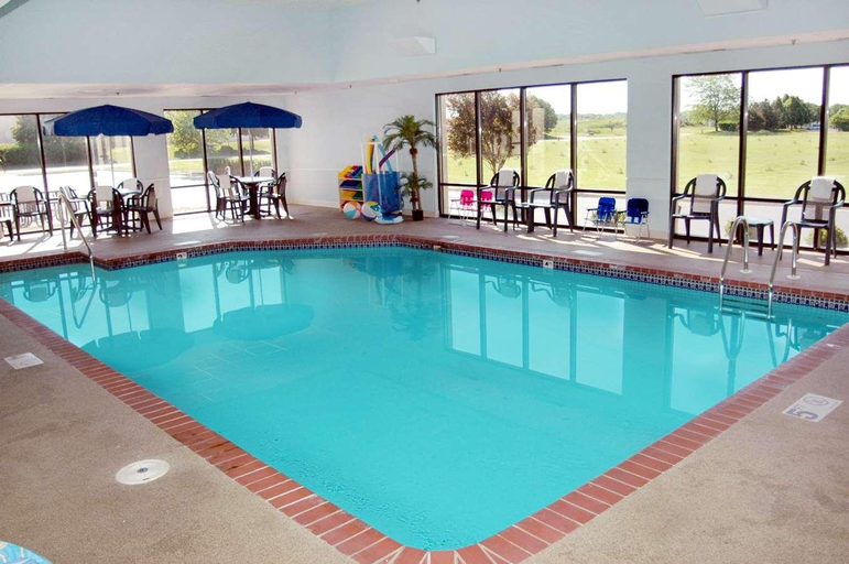 Pool 2, Inn Chicago Elgin / I-90, Kane