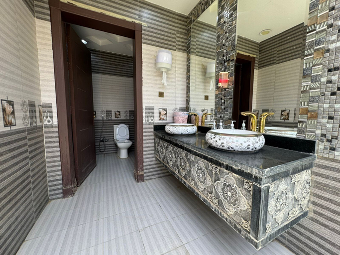 Bathroom 4, VIP resort chalet 26, Riyadh