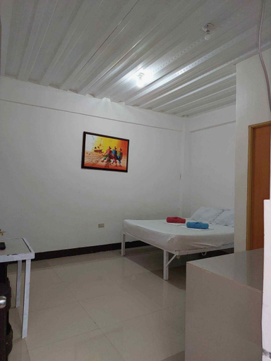 Bedroom 5, RedDoorz @ Wyns Hotel, Lucena City