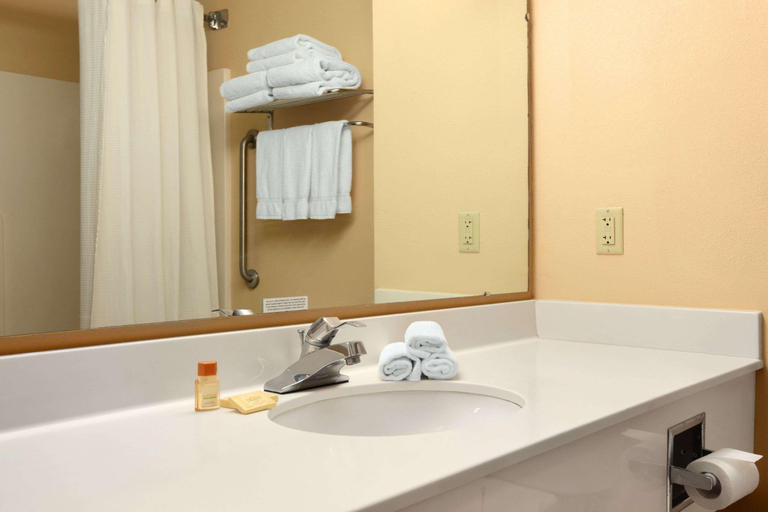 Bedroom 3, Days Inn by Wyndham Alta Vista, Campbell