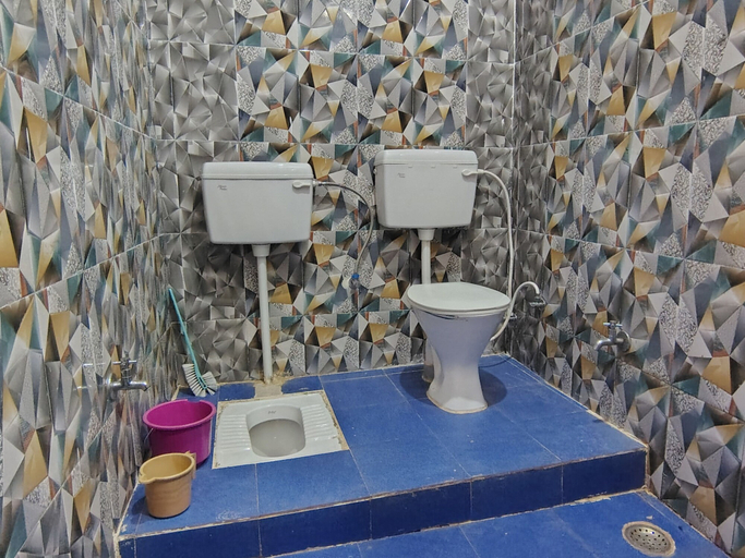 Bathroom, Hotel Radha Krishna, Uttarkashi