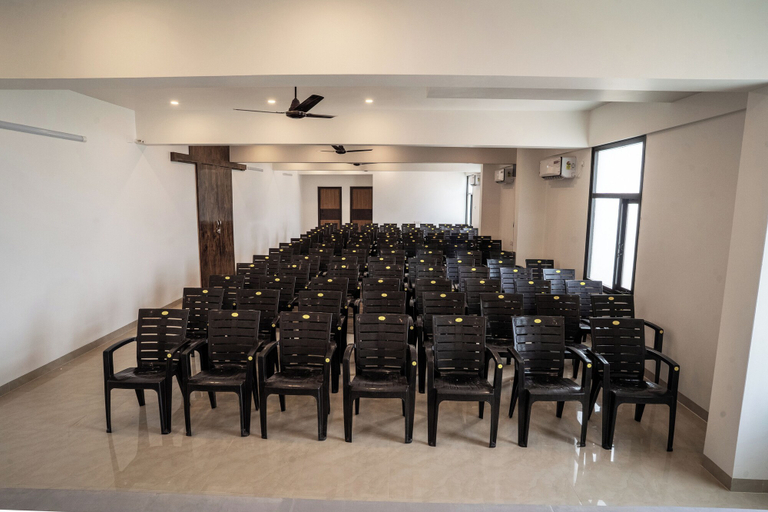 Business Facilities 5, Cross Roads Inn, Coimbatore