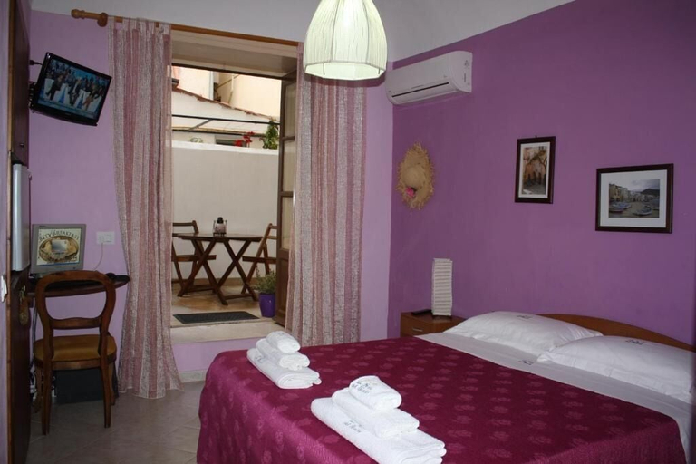 Bedroom 1, Casa Cinema Paradiso, Palermo