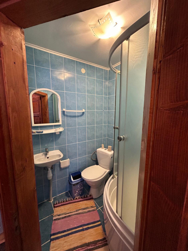 Bathroom, Калина, Rakhivs'kyi