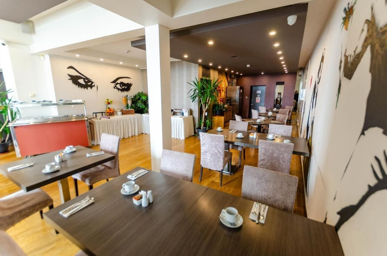 Food & Drinks, Opul Boutique, Douglas