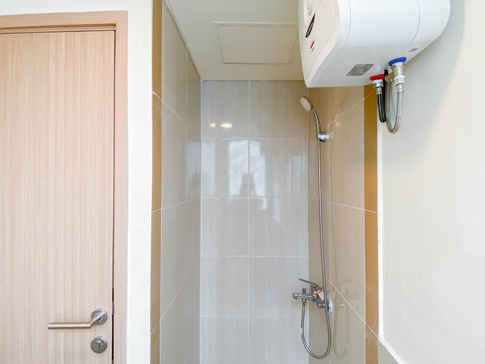 Bathroom 5, Minimalist Tidy 2BR at Meikarta Apartment By Travelio, Cikarang